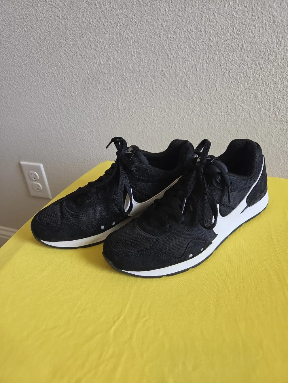 Nike Women's Black and White Retro Running Sneakers